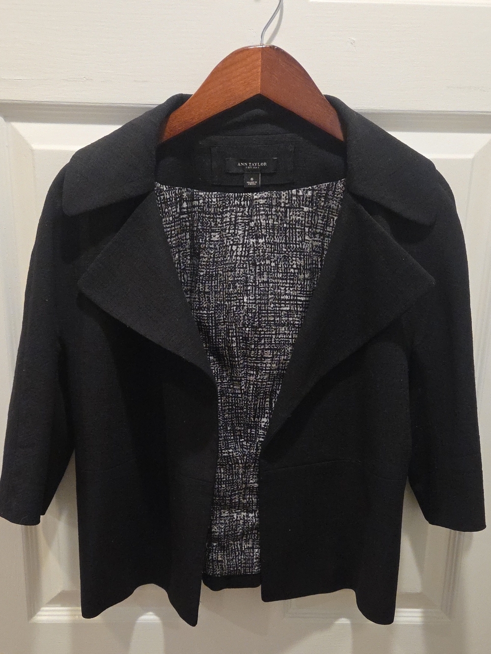 Ann Taylor Black Open-Front Cropped Jacket with Patterned Lining